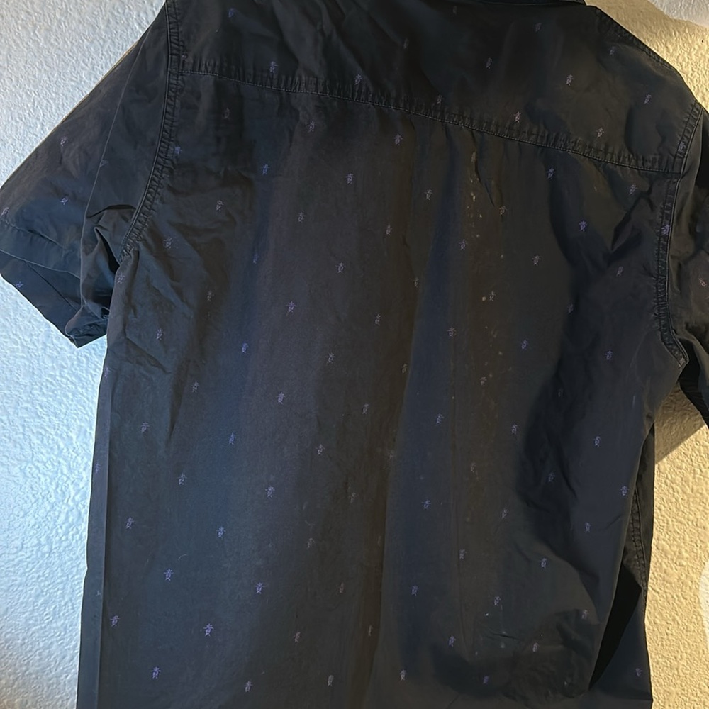 Lrg button up - Picture 4 of 6